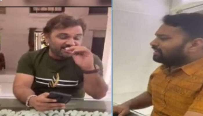 Viral Video : દક્ષિણ ભારતીય કલેક્ટરને લાગ્યો ગુજરાતના કસુંબીનો રંગ, કીર્તિદાન ગઢવી સાથે રેલાવ્યા સૂર Viral Video : દક્ષિણ ભારતીય કલેક્ટરને લાગ્યો ગુજરાતના કસુંબીનો રંગ, કીર્તિદાન ગઢવી સાથે રેલાવ્યા સૂર