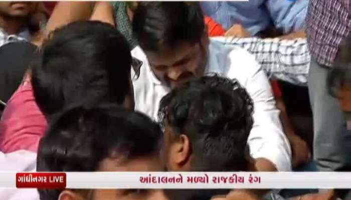 વિદ્યાર્થીઓને મળવા પહોંચ્યો હાર્દિક પટેલ, આંદોલનને કર્યો વ્યક્તિગત સપોર્ટ