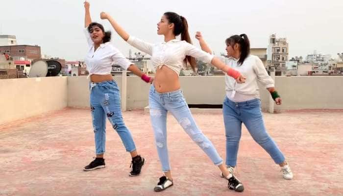 ગલગલિયા કરાવશે આ ત્રણ હોટ યુવતીનો ધમાકેદાર Dance Video ગલગલિયા કરાવશે આ ત્રણ હોટ યુવતીનો ધમાકેદાર Dance Video