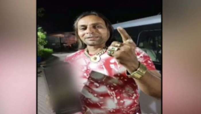 Video : હાથમાં દારૂની બોટલ પકડીને આ ભાજપા નેતાએ ઉડાવી પીએમ મોદીની મજાક 