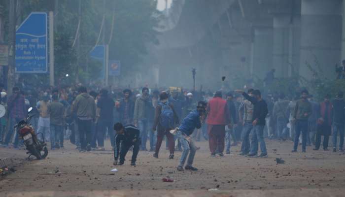 31 પોલીસ અને 67 નાગરિક ઘાયલ, 35 વાહનોને લગાવાઈ આગઃ દિલ્હી પોલીસનો રિપોર્ટ