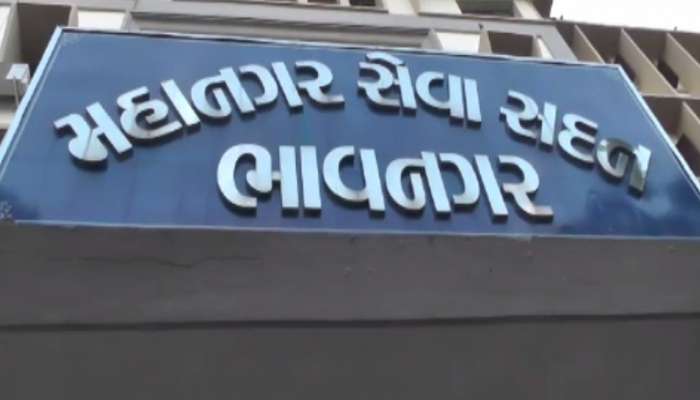 ભાવનગર: બોરતળાવના દબાણો દુર કરવાની માંગ સાથે વિપક્ષના ધરણા