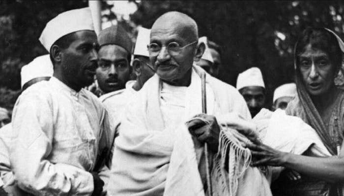 ગાંધીજીને ખ્રિસ્તી ધર્મ સ્વીકારવાની થઈ હતી ઓફર, ત્યારે આપ્યો હતો આ જવાબ