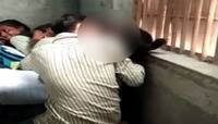 Video : છેલ્લી પાટલી પર બેસીને વિદ્યાર્થીઓએ કરી kiss, 30 સેકન્ડ સુધી...