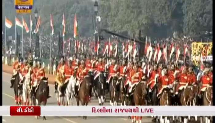 દિલ્હી: ધ્વજવંદન બાદ પરેડ શરૂ થઈ, દુનિયા જોઈ રહી છે ભારતની અદમ્ય સૈન્ય શક્તિ