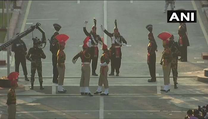 Beating retreat ceremony: વંદેમાતરમ અને ભારત માતાની જયના નારા સાથે ગુંજી અટ્ટારી-વાઘા બોર્ડર 