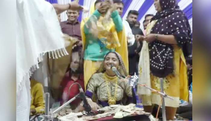 VIDEO: 'કચ્છની કોયલ' ગીતા રબારીના ડાયરામાં થયો ભરપૂર ડોલરીયો વરસાદ