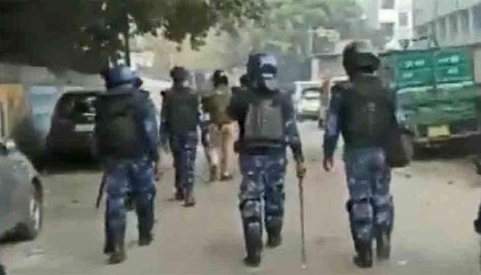 Delhi Violence: બ્રહ્મપુરી-મૌજપુરમાં ફરી થયો પથ્થરમારો, અત્યાર સુધી 6 લોકોના મોત Delhi Violence: બ્રહ્મપુરી-મૌજપુરમાં ફરી થયો પથ્થરમારો, અત્યાર સુધી 6 લોકોના મોત