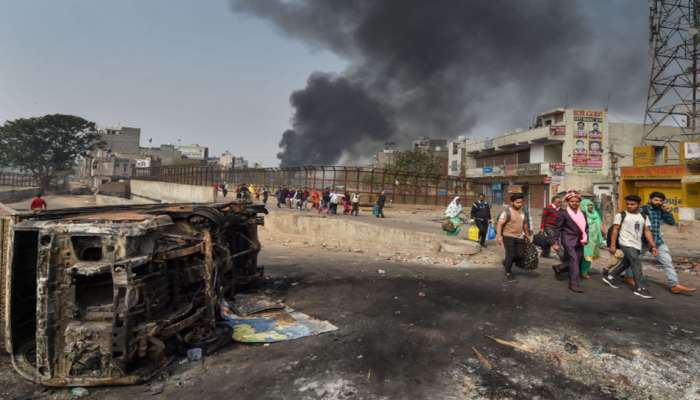 Delhi Violence: 27 મોત,  18 FIR અને 106 લોકોની ધરપકડ, સીએમે લીધી હિંસાગ્રસ્ત વિસ્તારની મુલાકાત