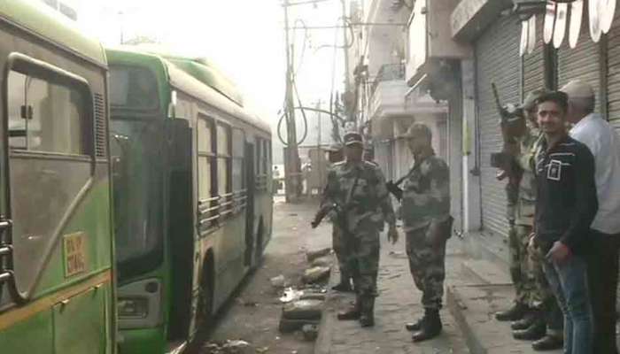 Delhi violence: હિંસામાં 34ના મોત, દિલ્હી પોલીસને ફટકાર લગાવનારા જજની બદલી