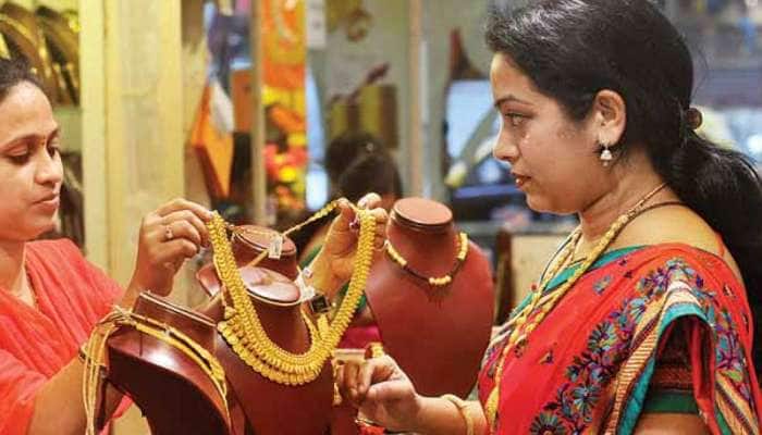 નોટબંધી પહેલાં માલામાલ થયા હતા સોની, હવે ઇનકમ ટેક્સની છે નજર નોટબંધી પહેલાં માલામાલ થયા હતા સોની, હવે ઇનકમ ટેક્સની છે નજર