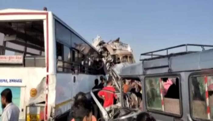 તાપી: સોનગઢ નજીક GSRTCની બસ, TRUCK અને Jeep વચ્ચે અકસ્માત, 7ના મોત