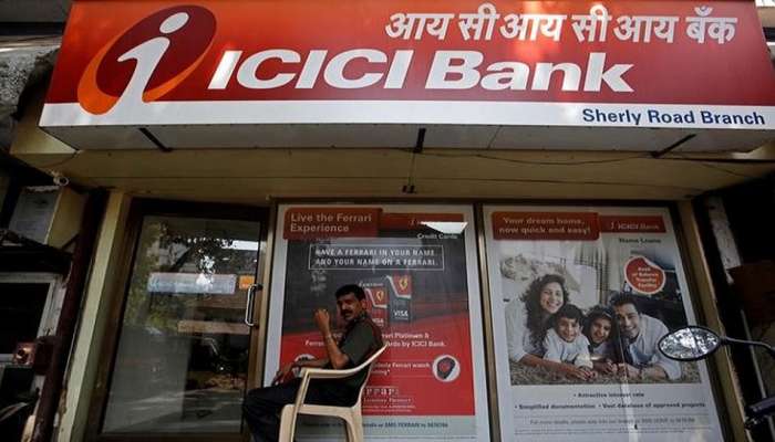 ICICI, HDFC જેવી ખાનગી બેન્કોએ પણ આપી લોન ઈએમઆઈ ટાળવાની સુવિધા, જારી કરી ગાઇડલાઇન ICICI, HDFC જેવી ખાનગી બેન્કોએ પણ આપી લોન ઈએમઆઈ ટાળવાની સુવિધા, જારી કરી ગાઇડલાઇન