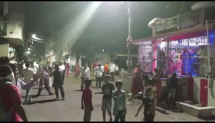 પીપળાના ઝાડ પર પાણી ચઢાવાથી કોરોનાથી બચશો.. આ મેસેજથી દોડતી થઈ મહિલાઓ.... પીપળાના ઝાડ પર પાણી ચઢાવાથી કોરોનાથી બચશો.. આ મેસેજથી દોડતી થઈ મહિલાઓ....