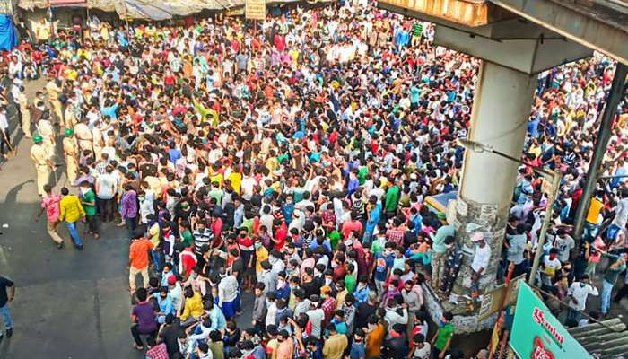 મુંબઇ: Lockdownની વચ્ચે માત્ર અફવાના કારણે ટોળું સ્ટેશન પહોંચ્યું કે ષડયંત્ર?