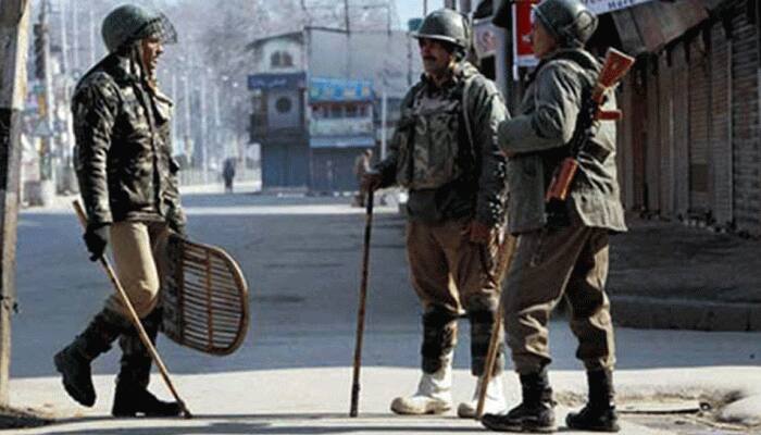 J&K: બડગામમાં સુરક્ષાદળો પર ગ્રેનેડ હુમલો, CRPFના 2 જવાન અને 4 નાગરિક ઘાયલ