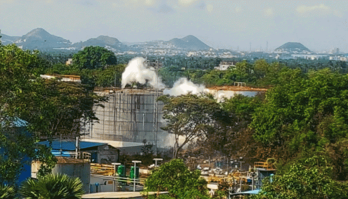 Vizag Gas Leak: વિશાખાપટ્ટનમે અપાવી દીધી ભોપાલ ત્રાસદીની યાદ, જાણો કોણે શું કહ્યું ?