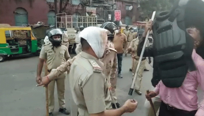 અમદાવાદ: શાહપુરમાં પોલીસ પર પત્થરમારો, રમઝાનમા લોકોને બહાર નીકળતા અટકાવતા મામલો બિચક્યો