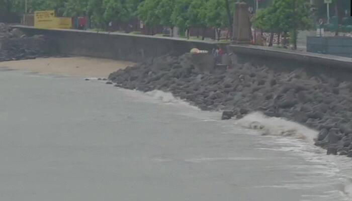 LIVE: મુંબઈમાં Nisarga નો ખતરો ઓછો થયો, 50 કિમી દક્ષિણ તરફ વળ્યું વાવાઝોડું