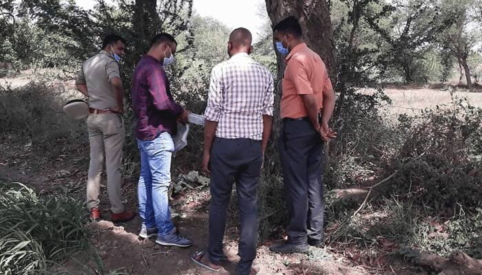 આણંદ: તારાપુર હાઇવે પર સ્ત્રીવેશે ડ્રાઇવરોને લલચાવી લૂંટનારી ડફેર ગેંગ ઝબ્બે આણંદ: તારાપુર હાઇવે પર સ્ત્રીવેશે ડ્રાઇવરોને લલચાવી લૂંટનારી ડફેર ગેંગ ઝબ્બે