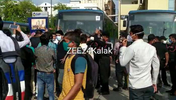 અમદાવાદ: SVP હોસ્પિટલના નારાજ નર્સિંગ કર્મચારીઓનું વિરોધ પ્રદર્શન, 'કોરોના યોદ્ધાઓ'ના પગારમાં ધરખમ કાપ
