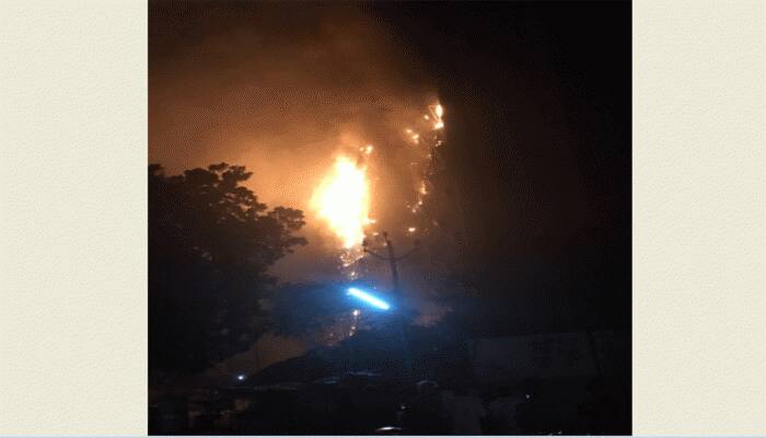 સુરત : 6 મહિનામાં બીજીવાર રઘુવીર ટેક્સટાઈલ માર્કેટમાં લાગી આગ, બે માળ આગની જ્વાળામા 