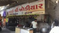 રાજકોટ: જાહેર નામાનો ભંગ કરનારી રાજકોટની 2 ચાની દુકાનોને સીલ મારી દેવાયા