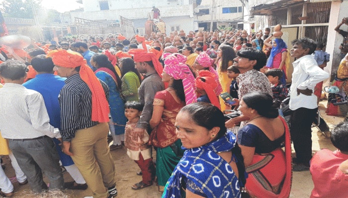 પલિયડમાં મંજૂરી વગર યોજાયેલા પાટોત્સવમાં પૂજારીનો કોરોના રિપોર્ટ પોઝિટિવ આવ્યો