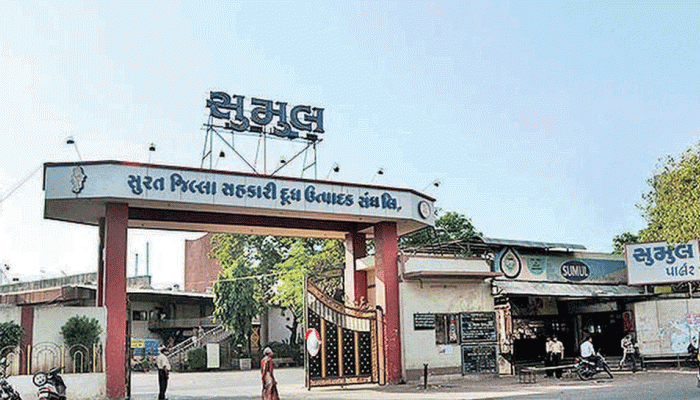 સુમુલ ડેરીમાં કથિત કૌભાંડી રાજુ પાઠકને હટાવવા સહકાર પેનલે કમર કસી