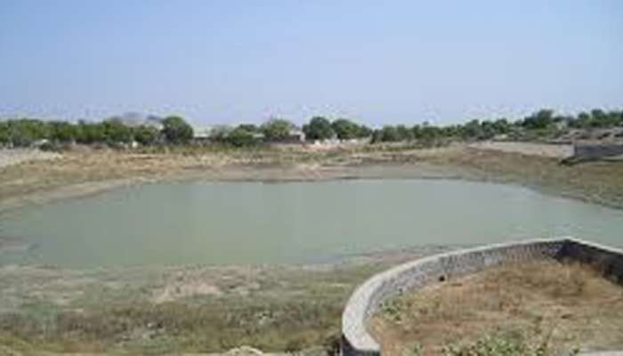 બનાસકાંઠાની ઐતિહાસિક ધરોહરમાં ઠલવાય છે ગટરનું પાણી, પાલિકા તંત્રના પેટનું પાણી પણ નથી હલતું