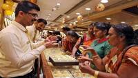 Gold rate fall: સોના-ચાંદીના ભાવમાં ઘટાડો, જાણો આજની કિંમત