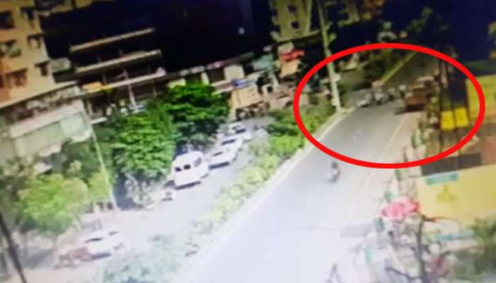 સુરત : રોંગ સાઈડથી રસ્તો ક્રોસ કરી રહેલી મહિલાએ ચાર વાહનોને અડફેટે લીધા, CCTV 