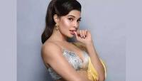 દશેરા પર Jacqueline Fernandez ને પોતાના સ્ટાફને મિઠાઇ નહી, પરંતુ ગિફ્ટ કરી કાર