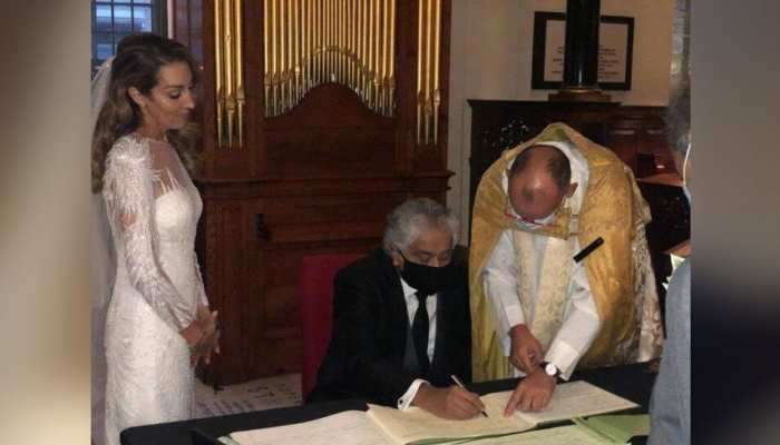 PICS: 65 વર્ષના જાણીતા વકીલ હરીશ સાલ્વેએ બ્રિટિશ યુવતી સાથે કર્યા બીજા લગ્ન 