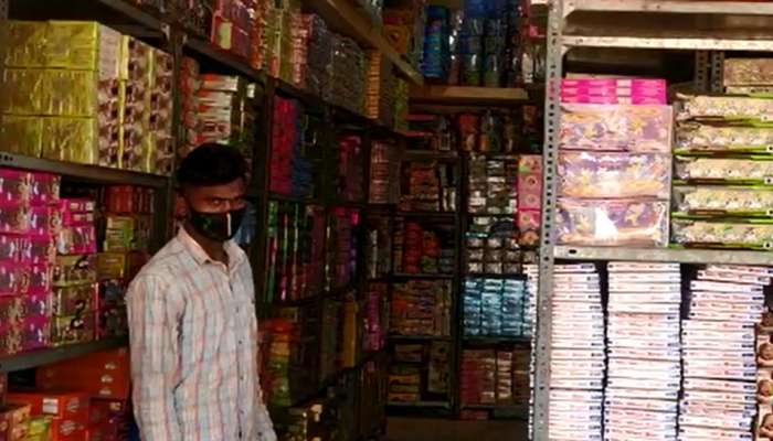 અમદાવાદ સહિત ગુજરાતમાં ફટાકડાનાં વેચાણમાં 60 ટકા જેટલો ઘટાડો નોંધાયો