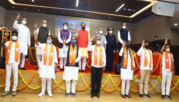 વિજય મુહૂર્તમાં ભાજપના નવા ચૂંટાયેલા 8 ધારાસભ્યોએ શપથ લીધા 
