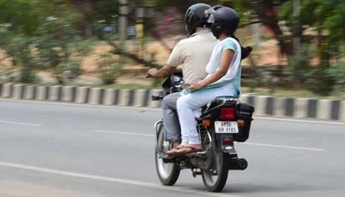 સરકારે બદલ્યો Bike પર પાછળ બેસનારાઓના નિયમ, આ Safety Rulesનું પાલન નહી કરનાર પર 