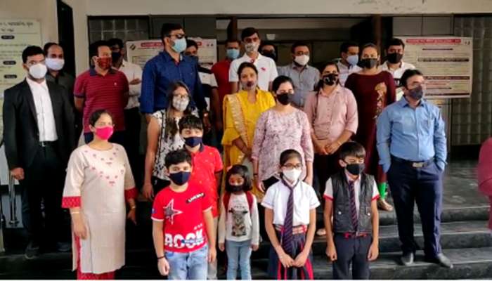 સુરતની જીડી ગોયેન્કા સ્કૂલ સામે વાલીઓનો મોરચો, સંતાનોને લઈ કલેક્ટર ઓફિસ પહોંચ્યા