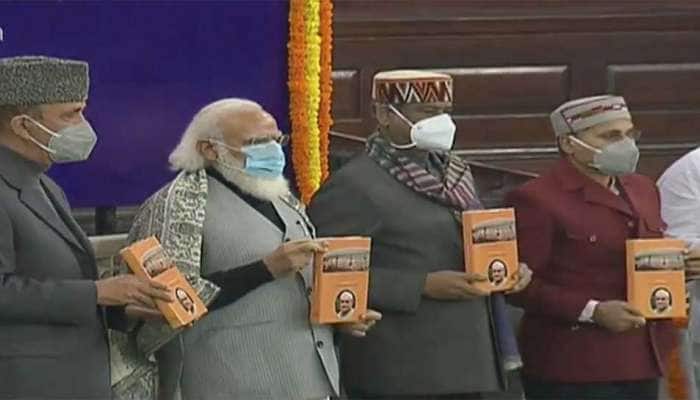 PM મોદીએ અટલ બિહારી વાજપેયી પર લખાયેલા પુસ્તકનું કર્યું વિમોચન, સંસદમાં આપી શ્રદ્ધાં