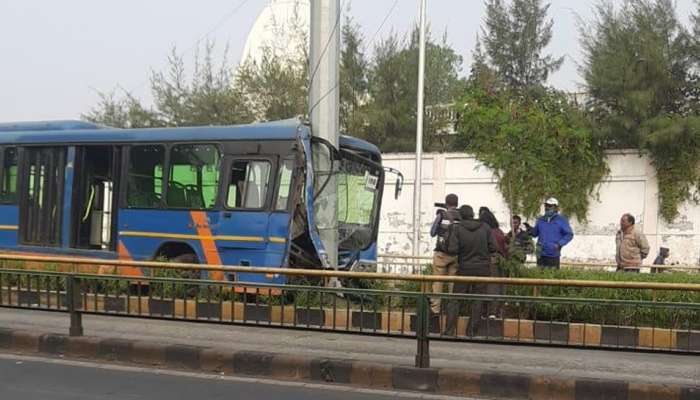 BRTS ના ખાતામાં વધુ એક એક્સિડન્ટનો ઉમેરો, ટાયર ફાટતા બસ થાંભલા સાથે ભટકાઈ