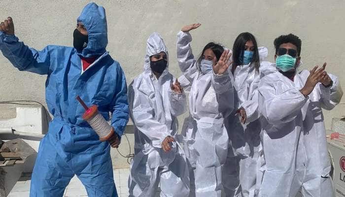 રંગીલા રાજકોટ વાસીઓએ PPE કીટ પહેરીને પતંગો ચગાવ્યા અને ધાબા પર ડાન્સ કર્યો
