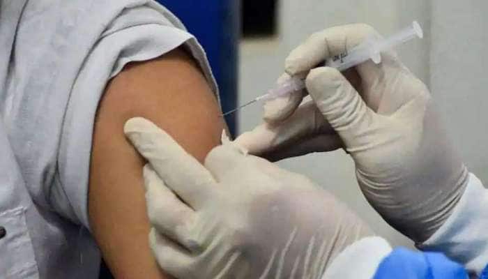 Corona Vaccine લગાવ્યા પછી 52 લોકોમાં જોવા મળી Side Effect