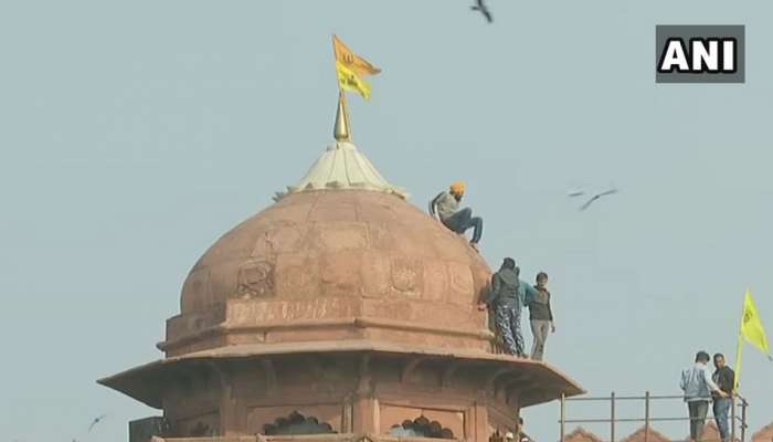  Red Fort: જ્યાં શાનથી ફરકે છે તિરંગો, ત્યાં ખેડૂતોએ તેમનો ધ્વજ ફરકાવ્યો, અનેક નેતાઓ ભડક્યા