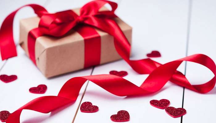 Valentine Special: તમારા પાર્ટનરને ભેટ આપવા માંગો છો? આ રહ્યાં Gift Selection માટે ના Unique Ideas