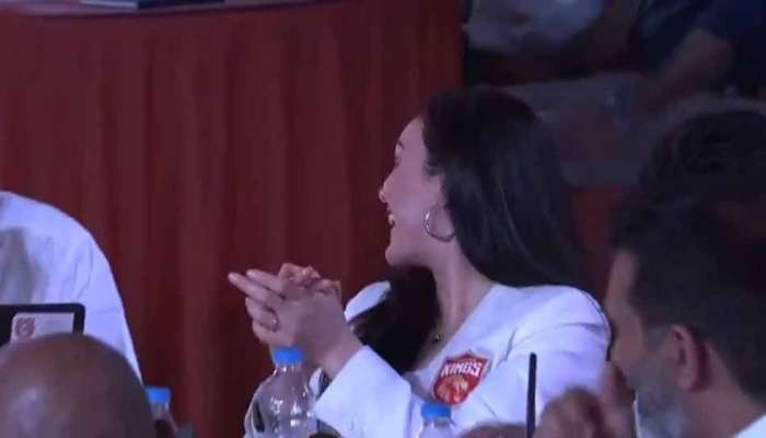 'Shah Rukh Khan' ની થઈ હરાજી, ખુશ જોવા મળી Preity Zinta, જુઓ Video