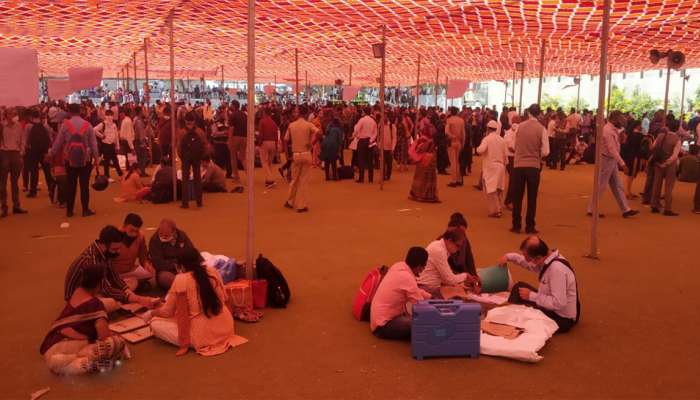 યુદ્ધના ધોરણે ગુજરાતમાં ચૂંટણી જંગની તૈયારીઓ શરૂ, EVM ડિસ્પેચની કામગીરીમાં વ્યસ્ત બન