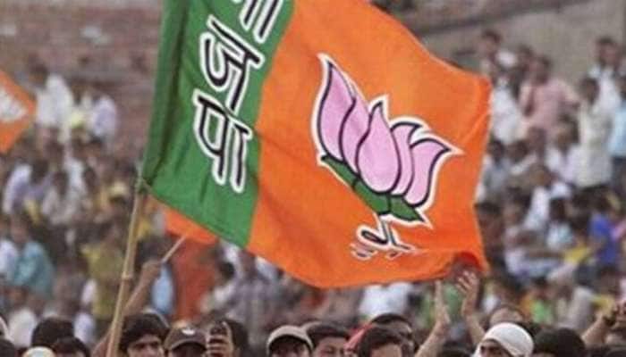 Surat: કોંગ્રેસ શૂન્યમાં સમાઇ, આપની 27 બેઠકો સાથે એન્ટ્રી, ભાજપને મળી 93 બેઠકો Surat: કોંગ્રેસ શૂન્યમાં સમાઇ, આપની 27 બેઠકો સાથે એન્ટ્રી, ભાજપને મળી 93 બેઠકો