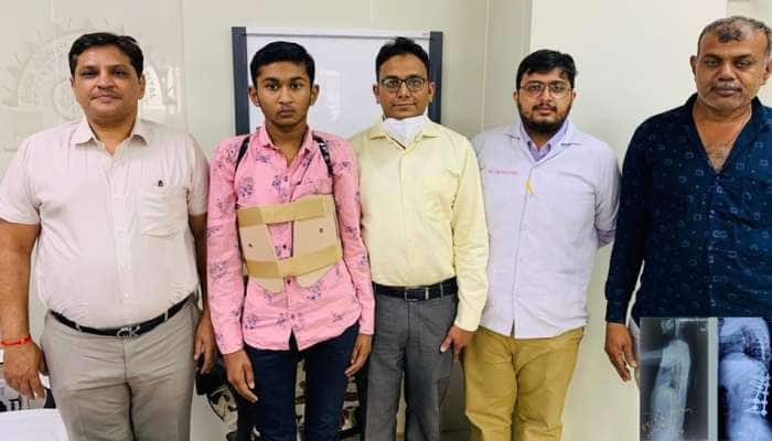 15 વર્ષે થઇ એવી બિમારી કે સારવાર માટે 3 વર્ષ સુધી રાહ જોવી પડી, દુનિયામાં માત્ર 2.5% હોય છે આ દુર્લભ બિમારી 15 વર્ષે થઇ એવી બિમારી કે સારવાર માટે 3 વર્ષ સુધી રાહ જોવી પડી, દુનિયામાં માત્ર 2.5% હોય છે આ દુર્લભ બિમારી