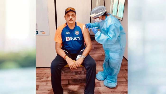 Ravi Shastri ને અમદાવાદમાં લાગી Corona Vaccine, ટ્વિટર પર તસવીર શેર કરી લખ્યો ખાસ 