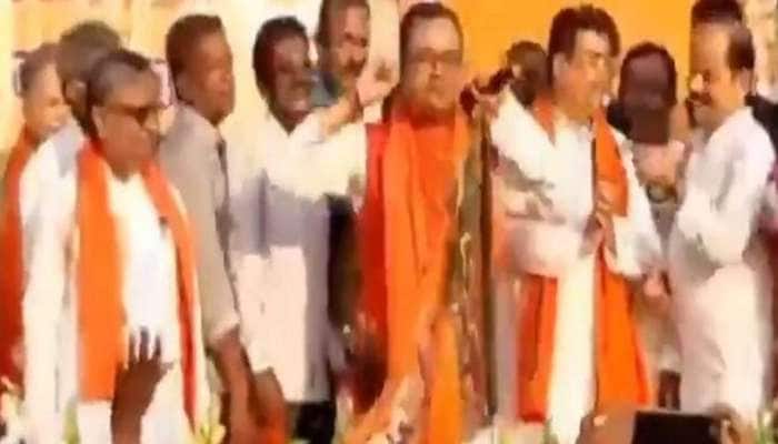 VIDEO: TMC માંથી BJP જોડાયા બાદ મંચ પર જ 'ઉઠક-બેઠક' કરવા લાગ્યા નેતા, કારણ પણ જણાવ્ય